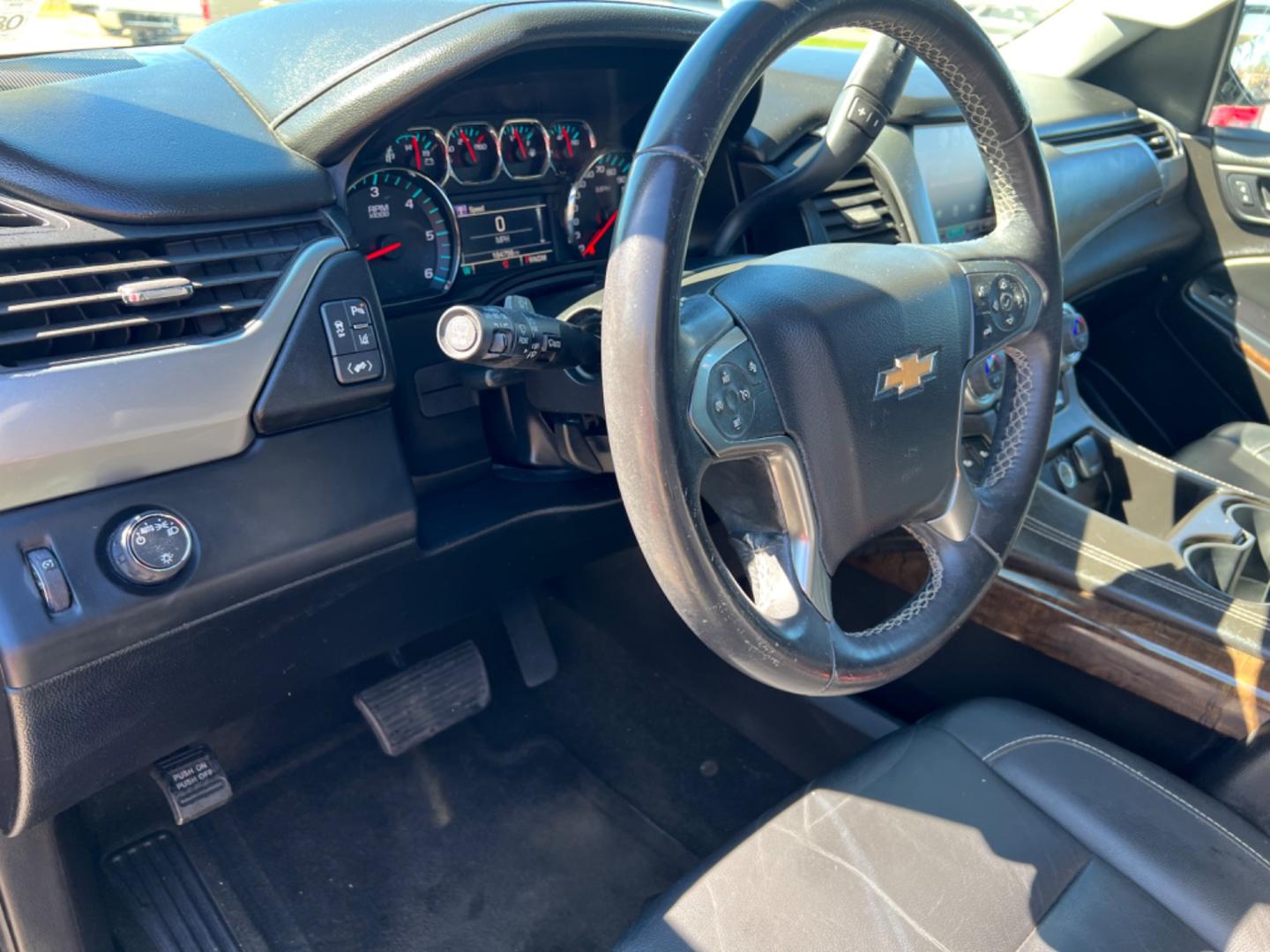 2015 Black /Black Chevrolet Suburban LT (1GNSCJKC9FR) with an 5.3L V8 engine, 6-Speed Automatic transmission, located at 4520 Airline Hwy, Baton Rouge, LA, 70805, (225) 357-1497, 30.509325, -91.145432 - 2015 Chevrolet Suburban LT 5.3 V8 Gas, 184K Miles, Heated Leather Seats, 7 Passenger Seating, Sunroof, Bose, Backup Camera, Does Have Minor Scratches, Tow Pkg. NO IN HOUSE FINANCING. FOR INFO PLEASE CONTACT JEFF AT 225 357-1497 CHECK OUT OUR A+ RATING WITH THE BETTER BUSINESS BUREAU WE HAVE BEEN A - Photo#15